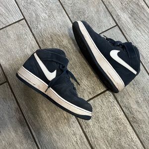 NIKE AIR FORCE 1 SUEDE